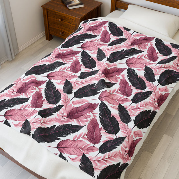 Cozy Velveteen Plush Blanket with Pink Leaf Pattern – Perfect for Home Decor & Gifts