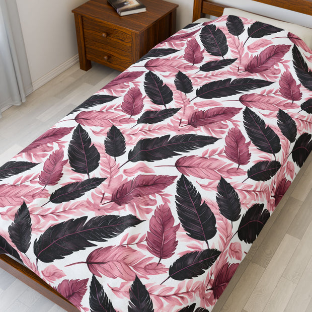 Cozy Velveteen Plush Blanket with Pink Leaf Pattern – Perfect for Home Decor & Gifts