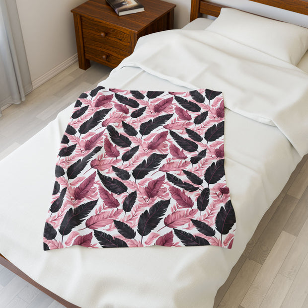 Cozy Velveteen Plush Blanket with Pink Leaf Pattern – Perfect for Home Decor & Gifts
