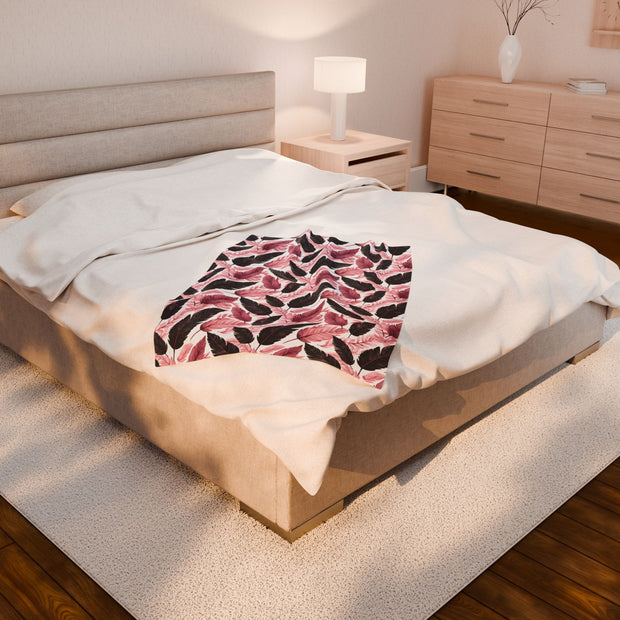 Cozy Velveteen Plush Blanket with Pink Leaf Pattern – Perfect for Home Decor & Gifts
