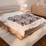 Travel-Inspired Velveteen Plush Blanket - Cozy Décor for Adventurers