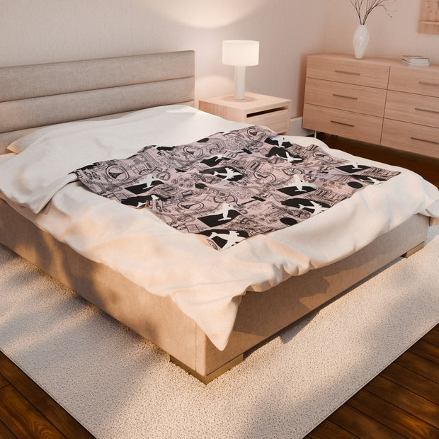 Travel-Inspired Velveteen Plush Blanket - Cozy Décor for Adventurers